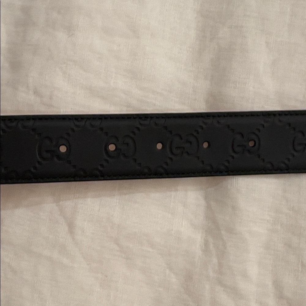 Gucci Black Leather Belt with Embossed Logo - Picture 4 of 5